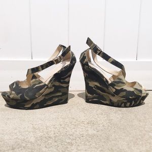 Bolaro camo wedge sandal